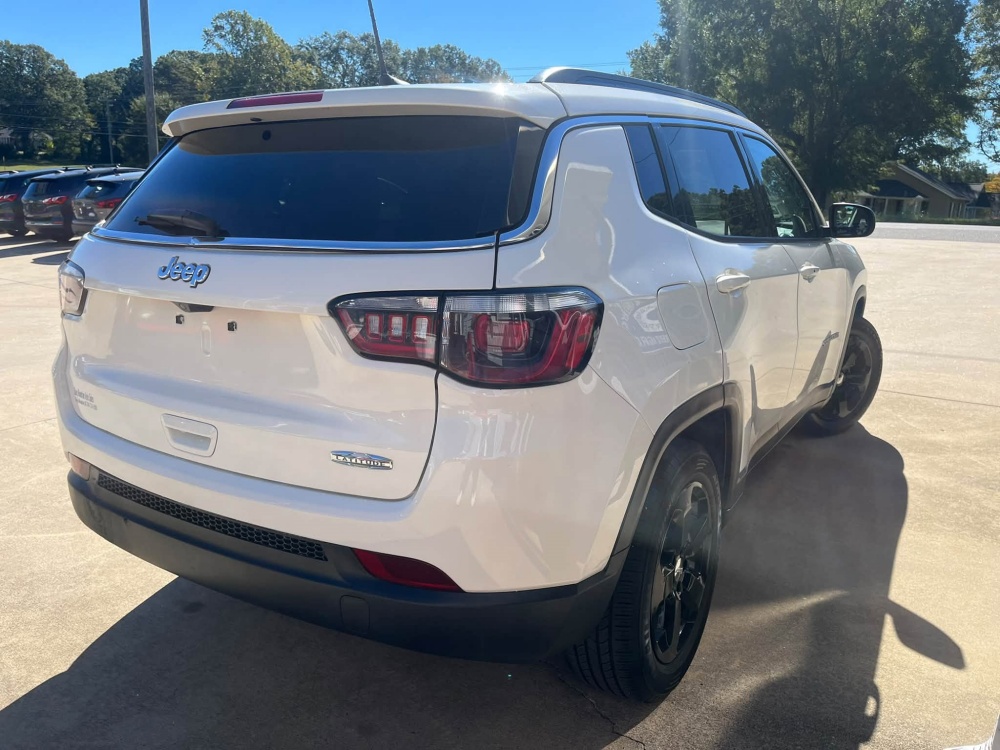 
								2020 Jeep Compass Latitude full									