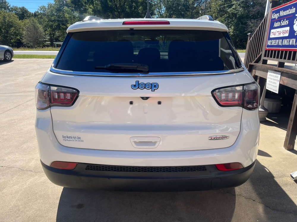 
								2020 Jeep Compass Latitude full									