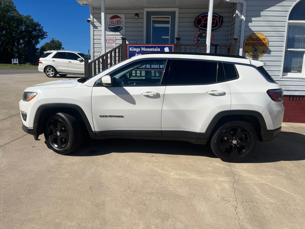 
								2020 Jeep Compass Latitude full									