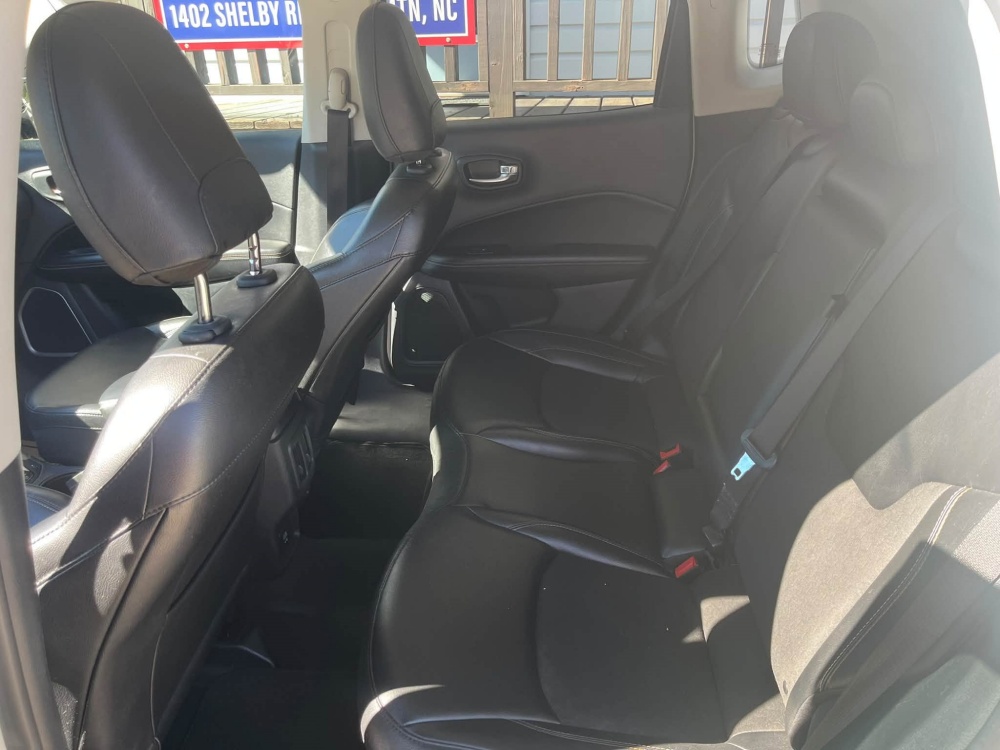 
								2020 Jeep Compass Latitude full									