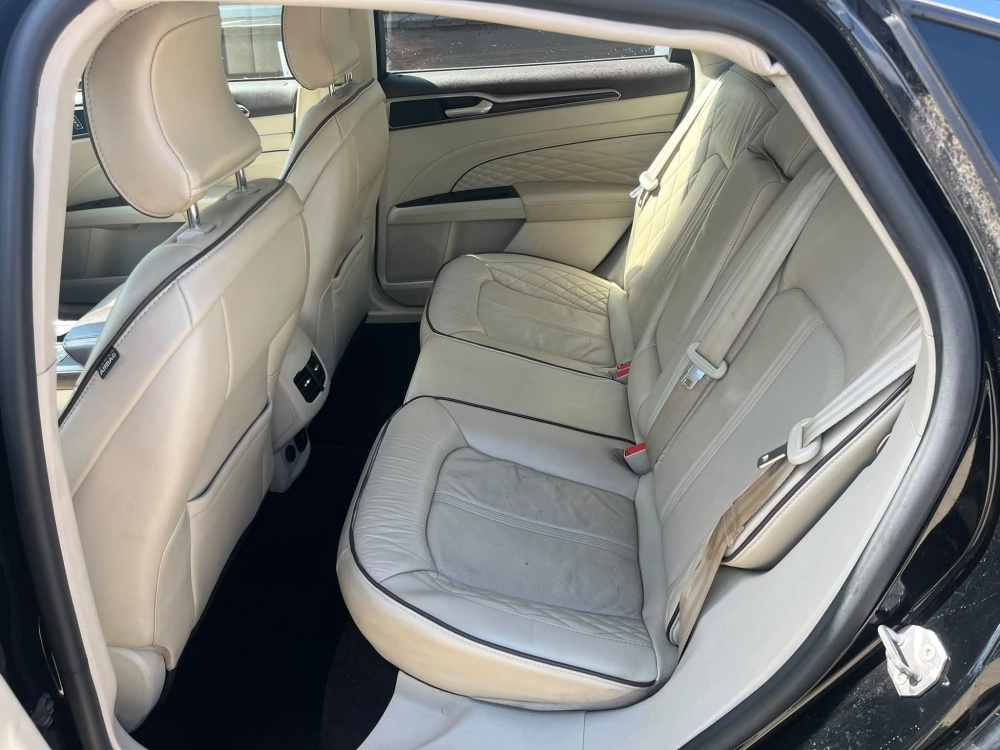 
								2017 Ford Fusion Platinum full									